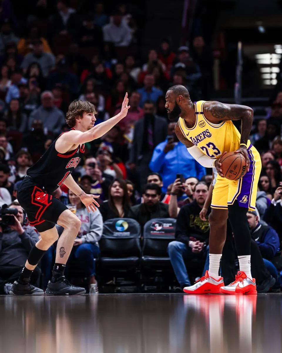 金年会-湖人球星三分绝杀，全场观众热烈欢呼，单位但是只是问题.的简单介绍