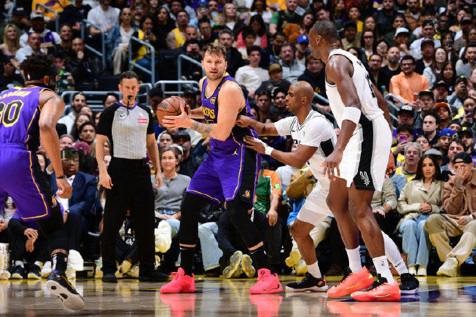 jinnianhui官方网站-Rookie焦点对战，东契奇与30激战尤文图斯分钟，大比分获胜胜负难料！的简单介绍